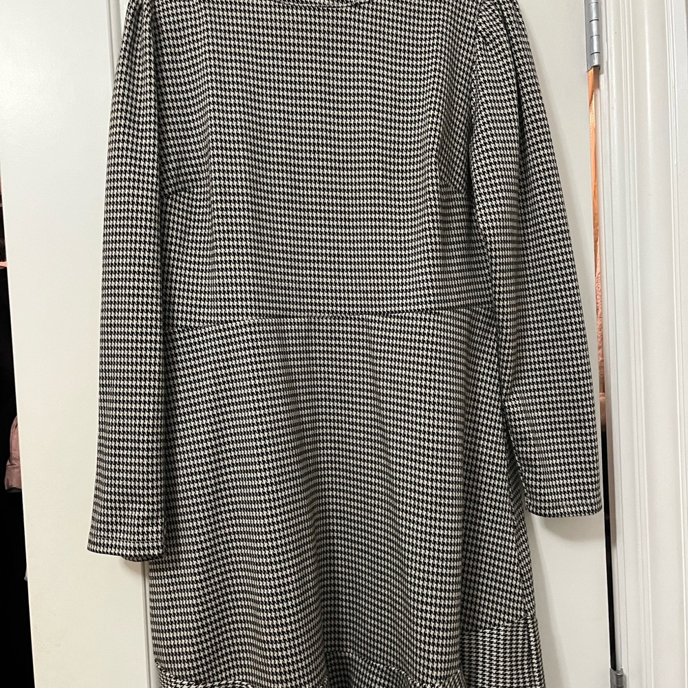 LOFT Black and White Houndstooth Long Sleeve Dress